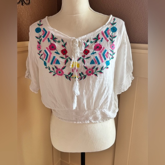 Passport White Blouse with Colorful Embroidery Size XL - Picture 1 of 9